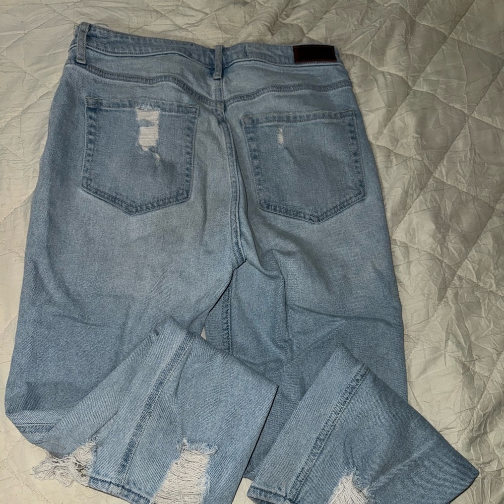 HOLLISTER RIPPED MOM JEAN - Picture 3 of 3